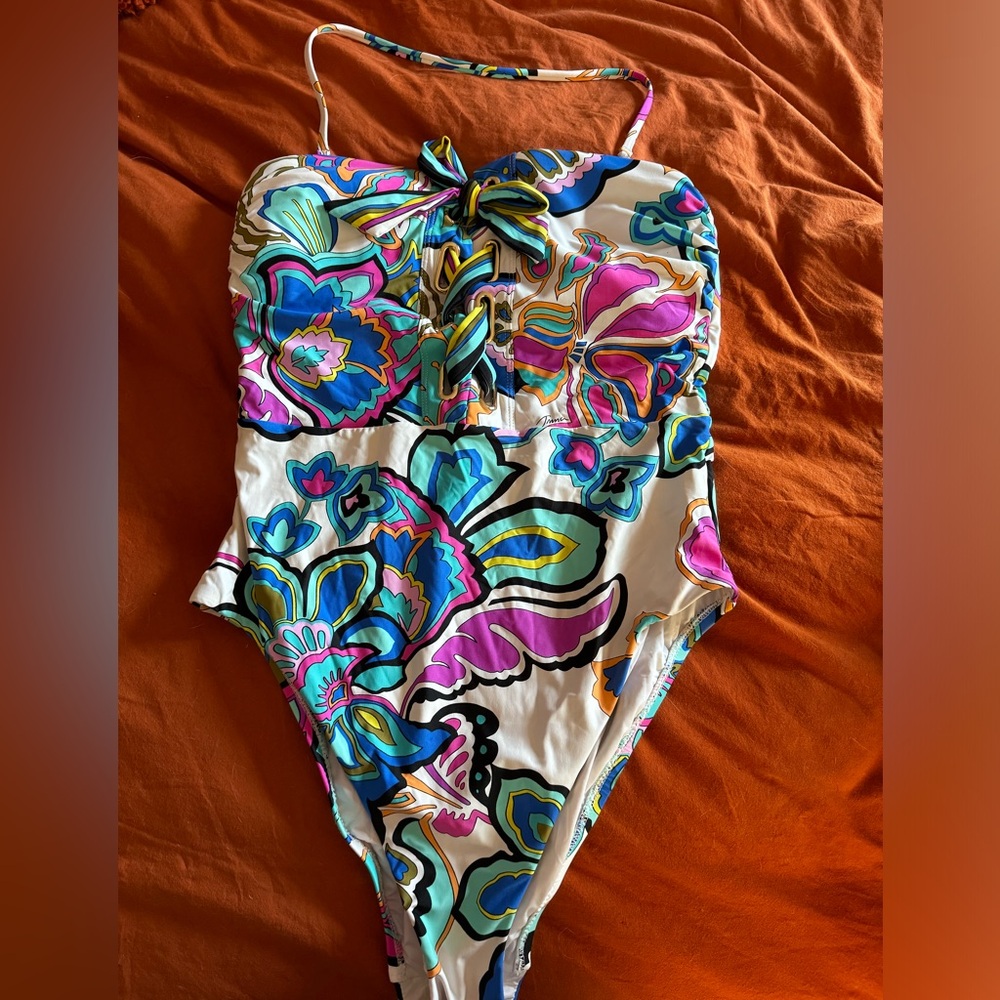 Trina Turk strapless one piece swim
NWOT size 12